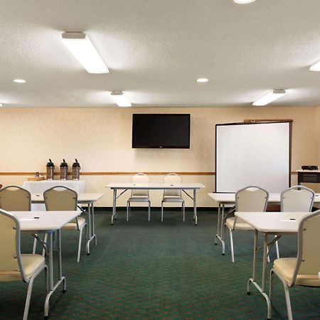 Country Inn & Suites By Radisson, Mason City, Ia Ngoại thất bức ảnh
